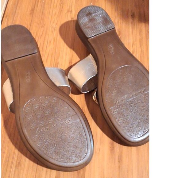 Toscanella Italy Silver Metallic Leather Sandals Rhinestone Ring Thong Size 8 - Picture 5 of 7